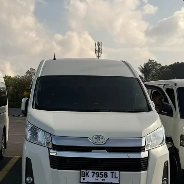 Toyota Hiace Premio armada Toba Brother Rentcar